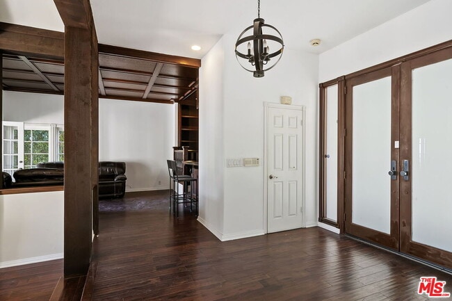Building Photo - 1478 Sunset Plaza Dr