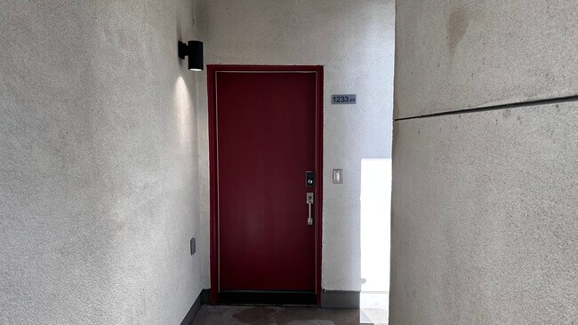 Foto del edificio - 1231 W 36th Pl