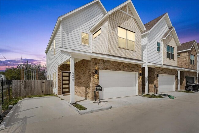 Building Photo - 304 Queen Sude Ln