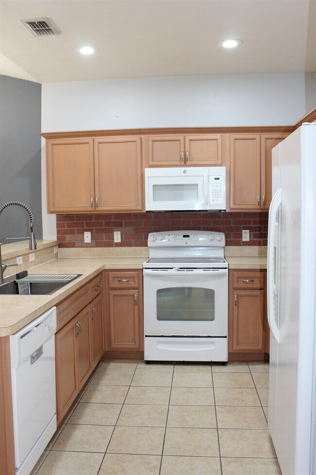 Foto del edificio - 682 Brooke Hampton Dr