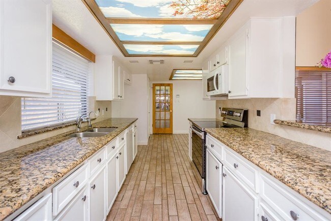 Foto del edificio - 14227 Whitecross Dr