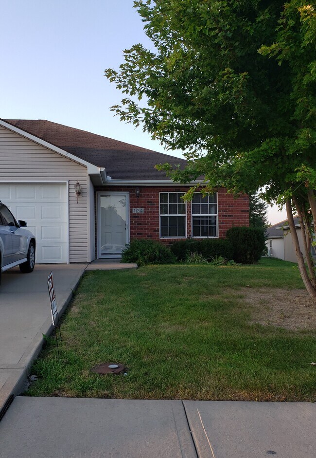 Foto del edificio - 124 SE Rose Garden Ln