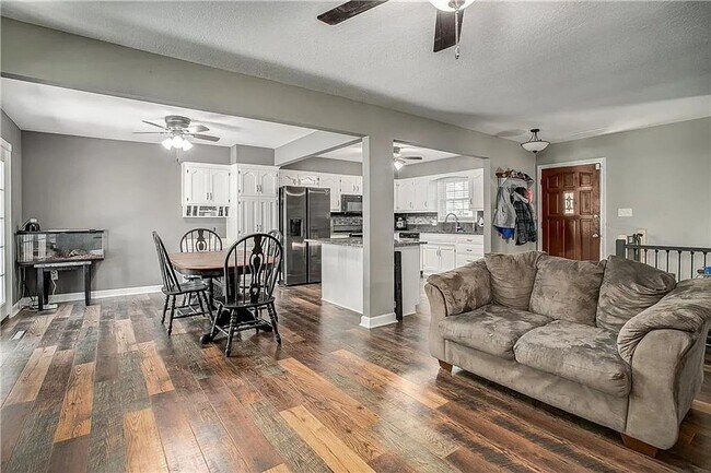 Foto del edificio - Spacious 3bd/2ba House in Independence, MO!