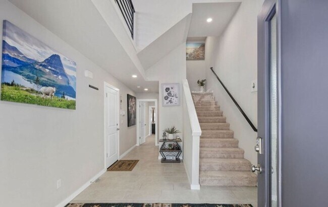 Foto del edificio - Modern 4-Bed Home in Northshore School District with A/C