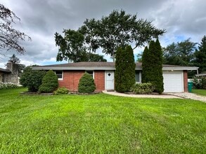 Building Photo - 305 N Brookshore Dr