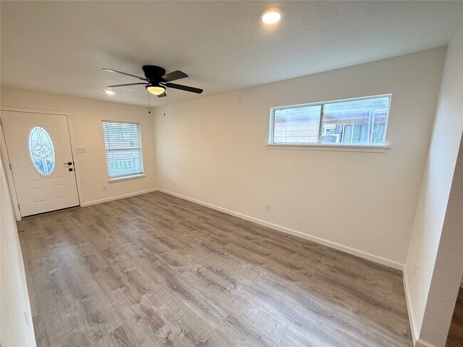 Foto del edificio - 5031 Engleford St