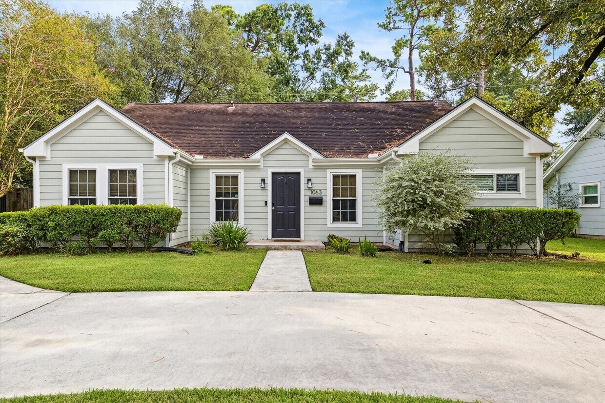 Foto principal - 1063 W 43rd St