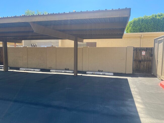 Foto del edificio - 5813 W Gelding Dr