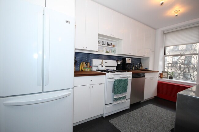 Foto del edificio - 381 E 10th St