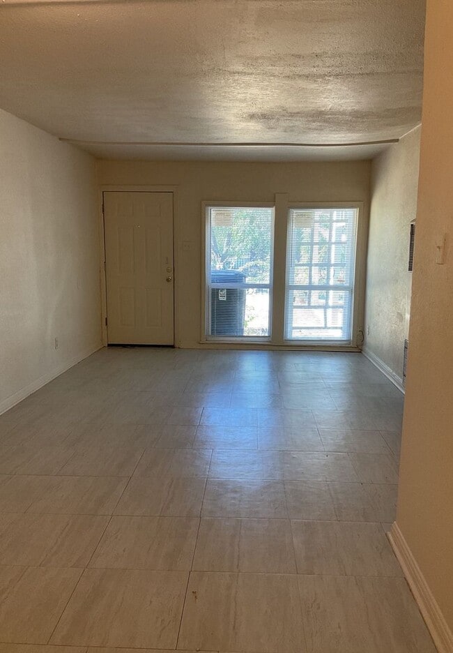 Foto del edificio - 1509/1511 Poage Avenue