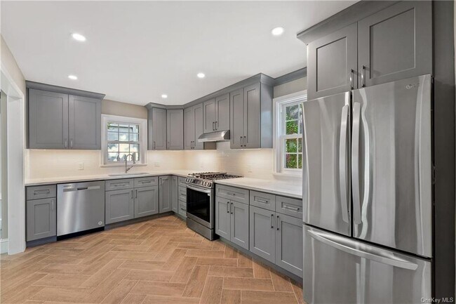 Building Photo - 317 Bronxville Rd