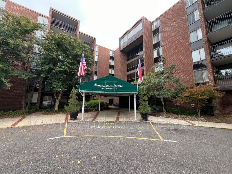 Foto principal - 1100 Clarendon St