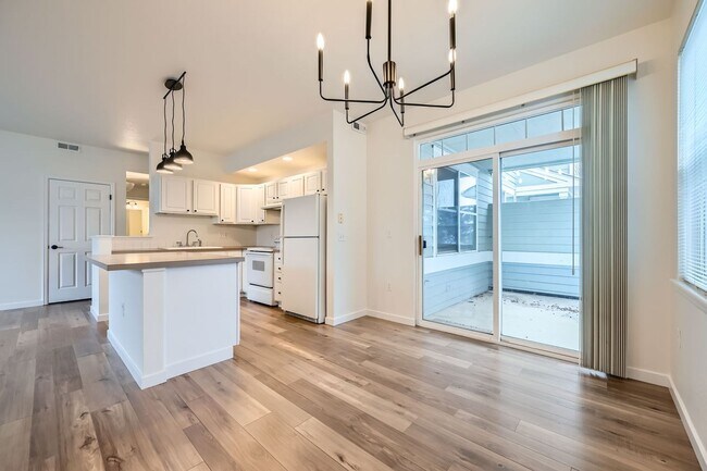 Foto del edificio - 640 Gooseberry Dr