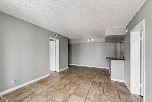 Building Photo - 744 Executive Center Dr
