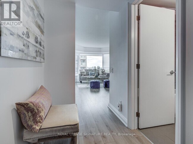 Photo du bâtiment - 155-1155 Yorkville Ave
