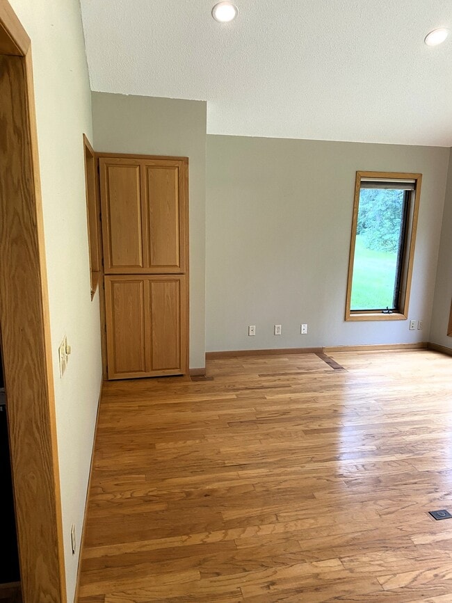 Building Photo - 56 Oak Ridge Dr