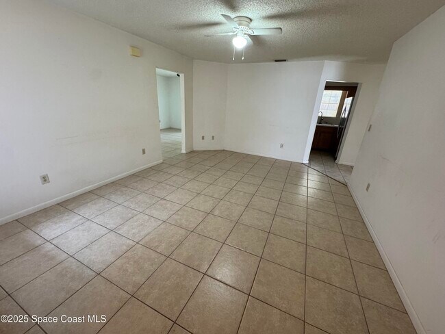 Foto del edificio - 835 Levitt Pkwy