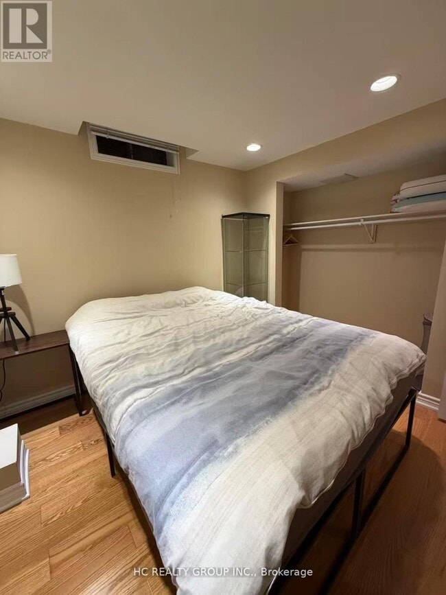 Photo du bâtiment - 4650 Crosswinds Dr