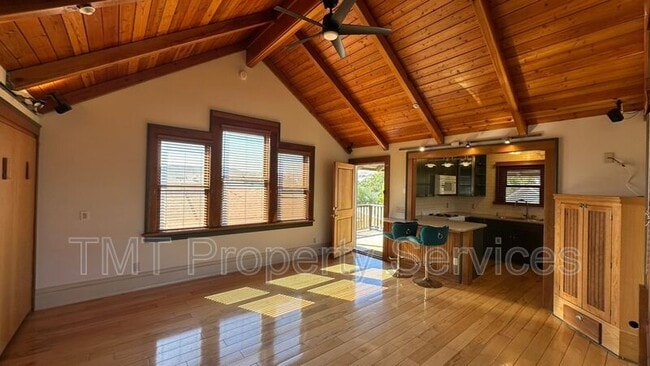 Building Photo - 579 Buchon St