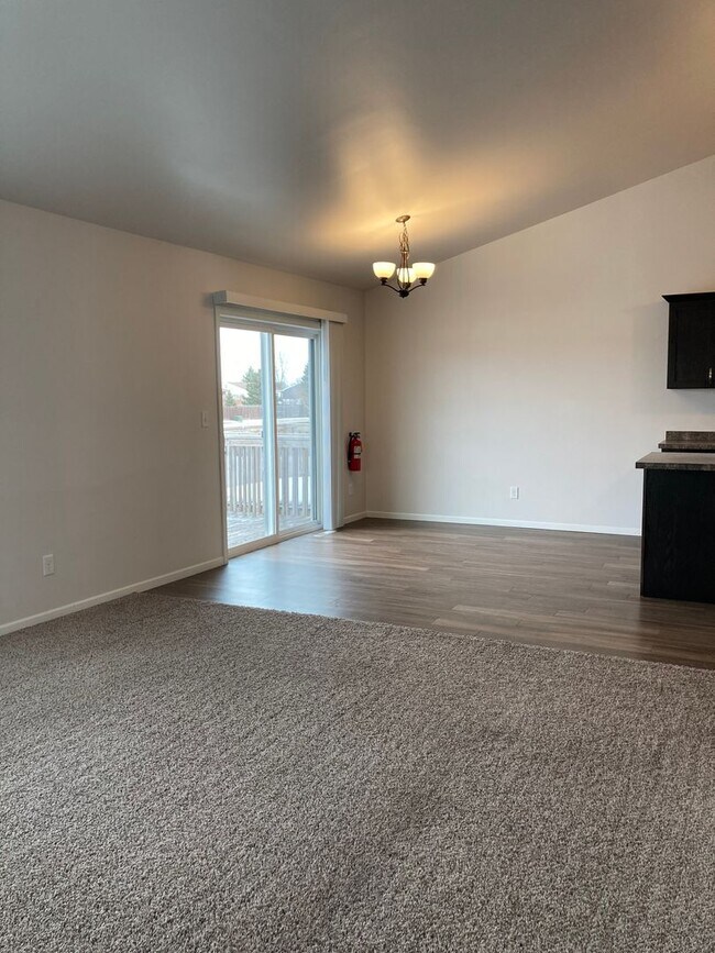 Foto del edificio - 3 Bed 3 Bath Twin Home