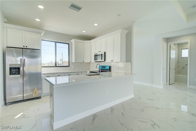 Foto del edificio - 2431 Tropicana Parkway W