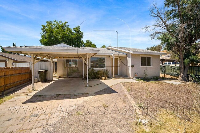 Building Photo - Spacious 4 Bed / 2 Bath Home In Beautiful ...