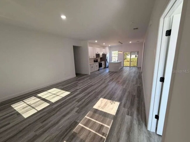 Building Photo - Charming 4-Bedroom Ocala Retreat with Spac...