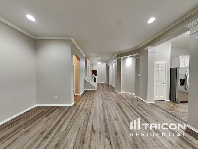 Building Photo - 630 Azalea Dr