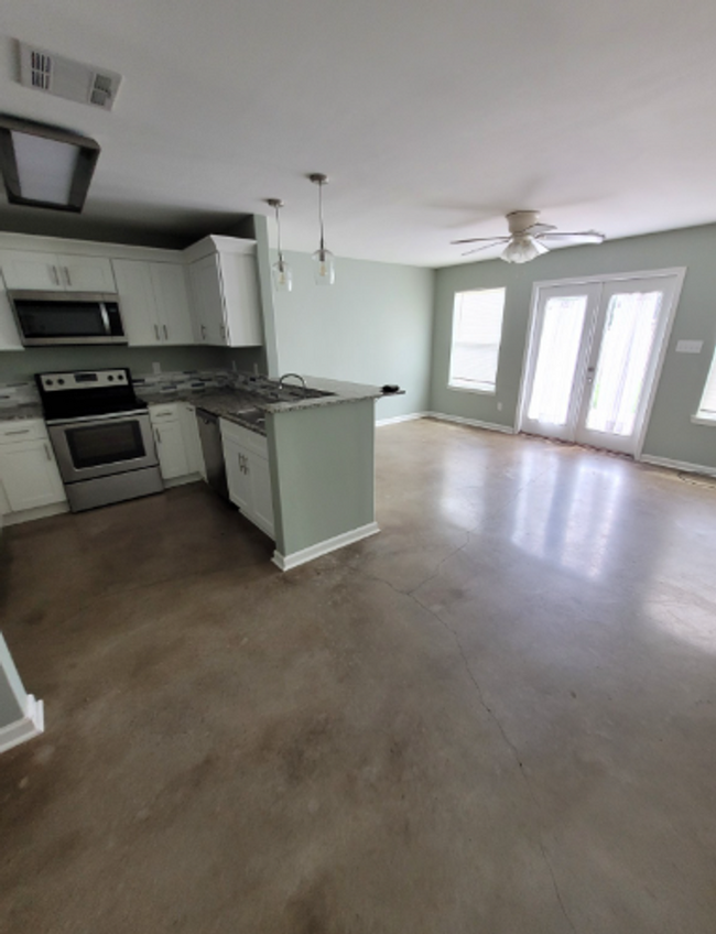 Building Photo - 1602 Dehart Dr