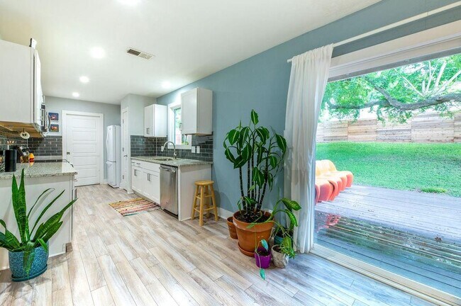 Foto del edificio - 4715 Carsonhill Dr