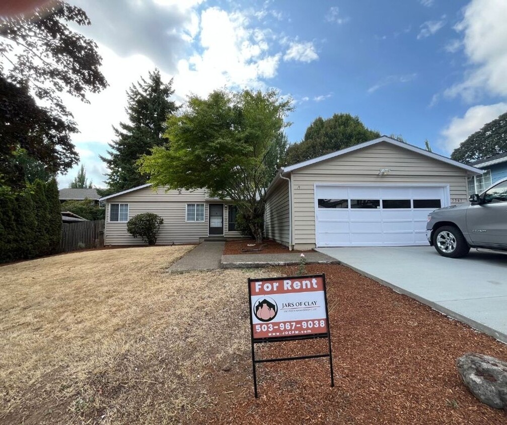 Primary Photo - Single Level House-S Salem. Ready to Move in!!!