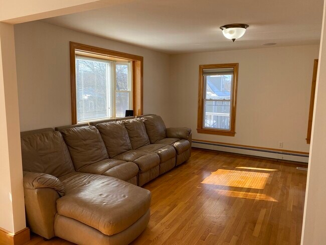 Building Photo - 28 Elm Knoll Rd