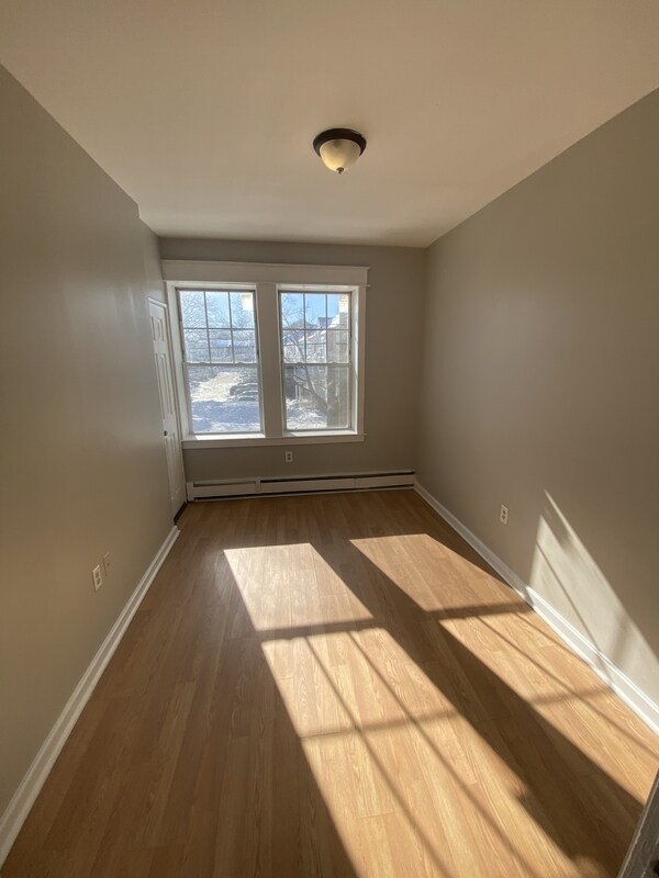 Building Photo - 114 Ashley St