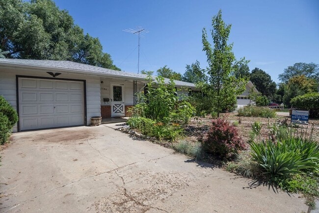 Building Photo - 1504 Crestmore Pl