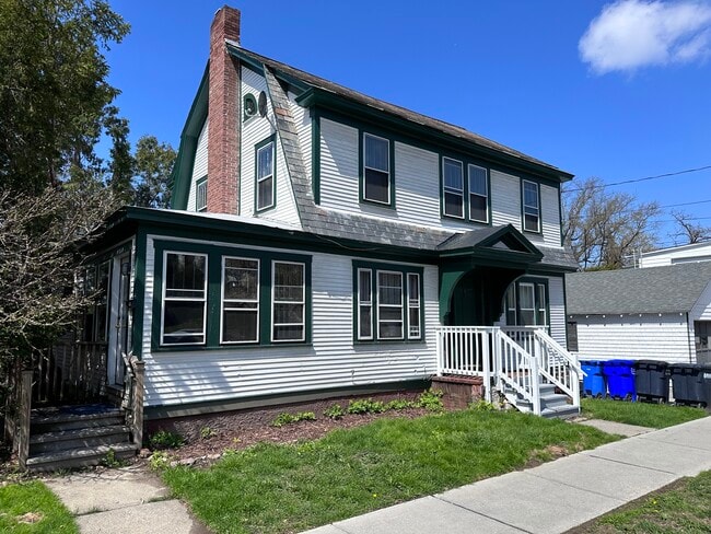 Building Photo - 361 S Winooski Ave