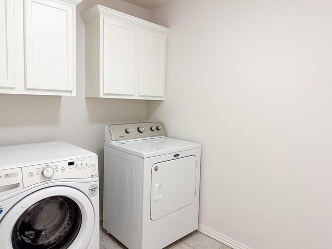 Photo - 691 N Meadowlands Dr House