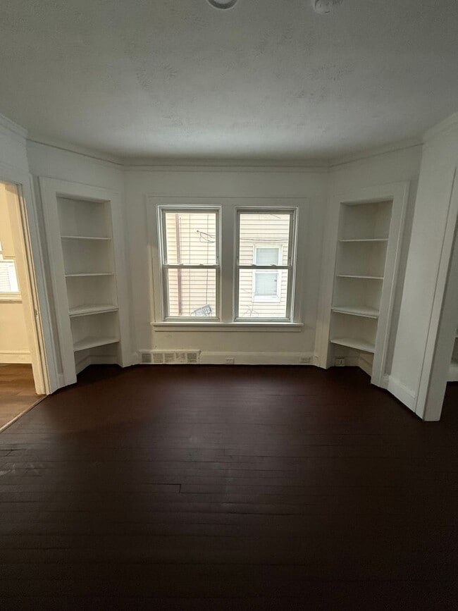 Building Photo - 10214 Nelson Ave