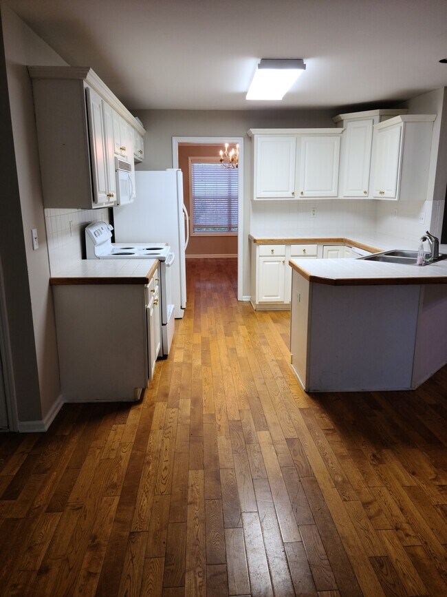 Foto del edificio - 102 Cherry Hill Ln