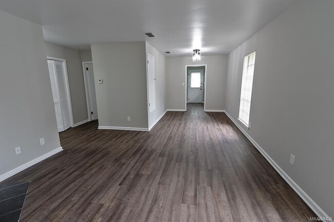 Foto del edificio - 5948 Carmel Dr