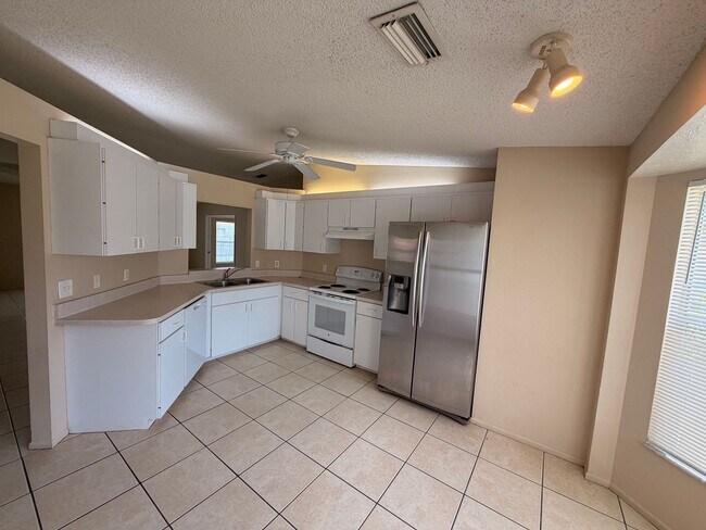 Foto del edificio - 2423 Pinehurst St