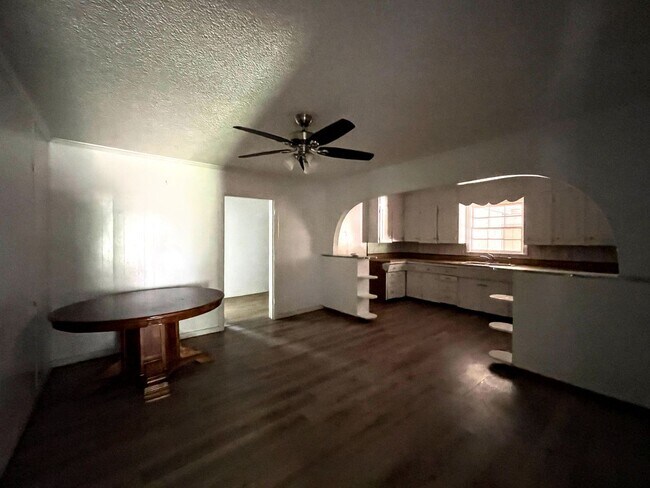 Foto del edificio - Spacious 1,400 Sq Ft Family Home in Lamesa – Space & Privacy Combined!