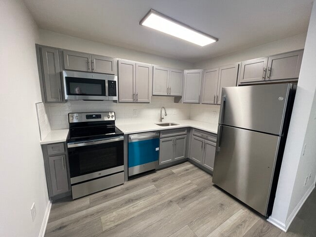 Renovated Modern Kitchen - Riverside Apartments