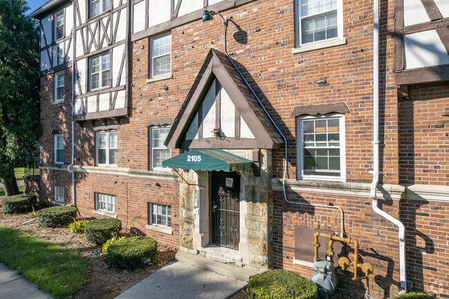 Building Photo - 2105 Warren St