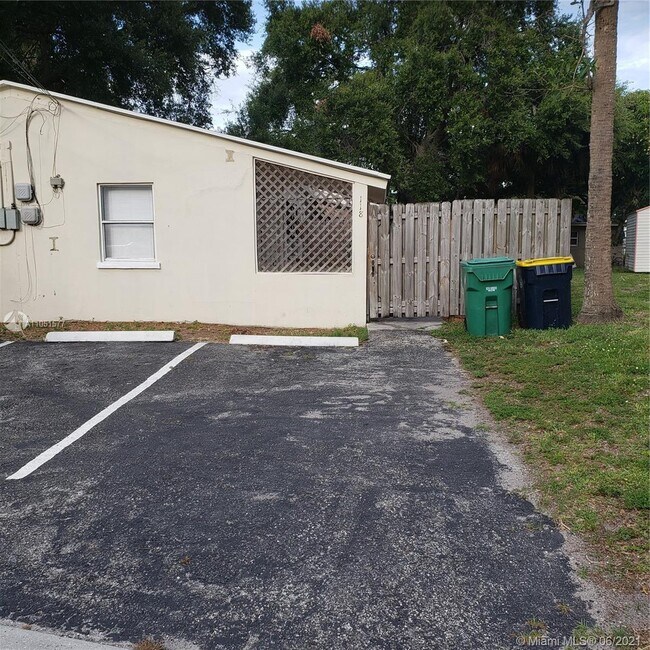 Building Photo - 118 NW 8th Ave