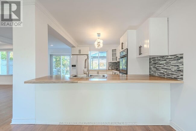 Photo du bâtiment - 15 Herrell Ave