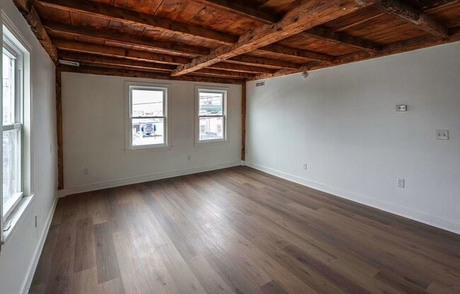 Building Photo - 281 Beach St
