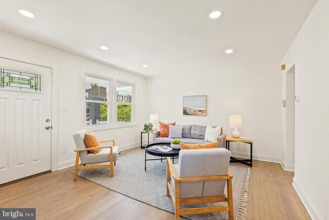 Building Photo - 1280 Delafield Pl NE