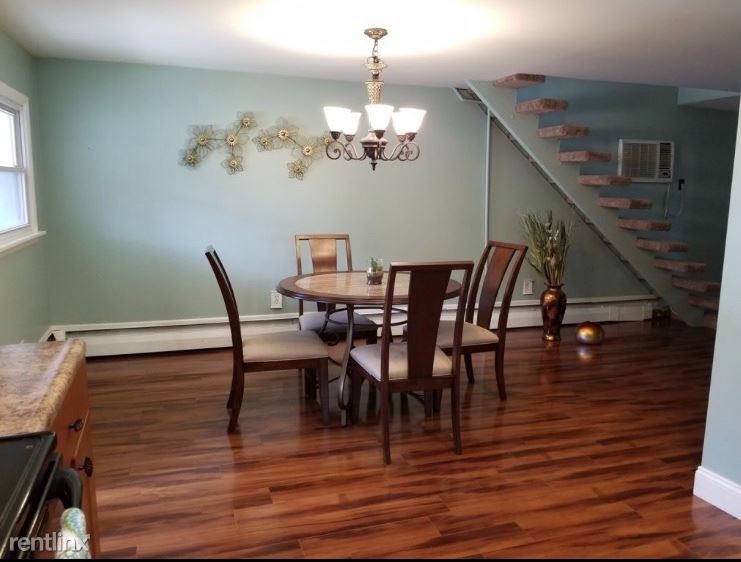 Foto principal - 3 br, 1.5 bath House - 646 7th St.