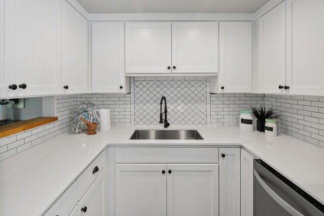 Building Photo - Mountlake Terrace 4 bd - 2 bath Rambler wi...