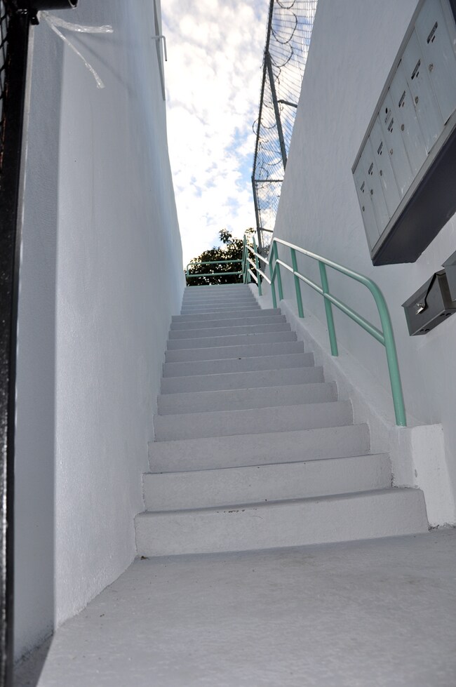 Foto del edificio - 2155 Logan Ave